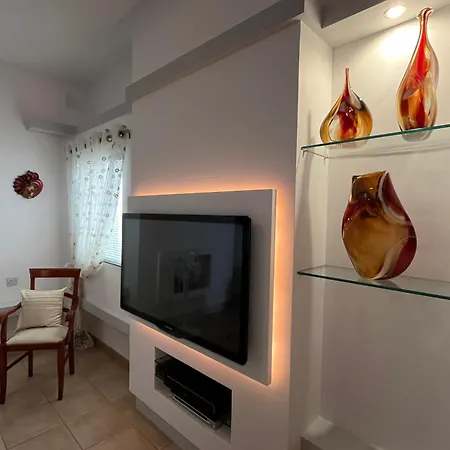 Apartment Red Rose